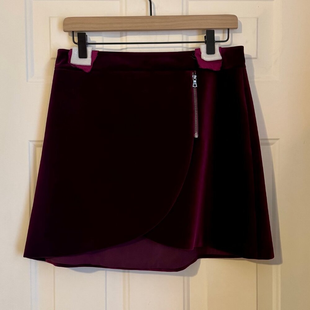 Alice + Olivia | Lennon Side Zip Tulip Mini Skirt | 10